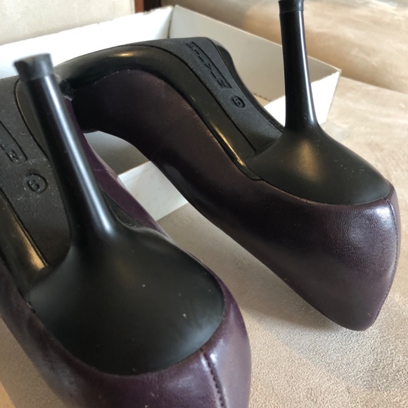 Pointed  toe - Picture 3 of 5